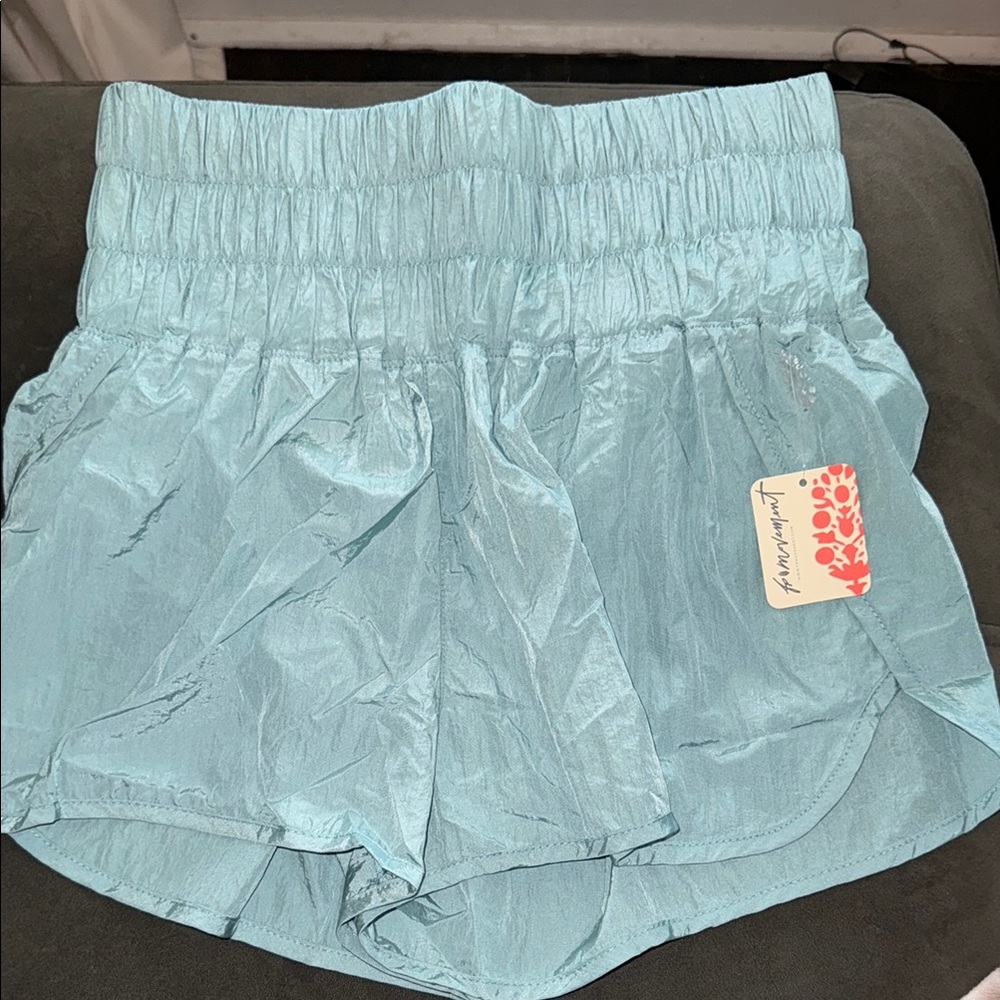 NWT Free People WAY HOME short
Vibrant color
New with tags
Built in underwear